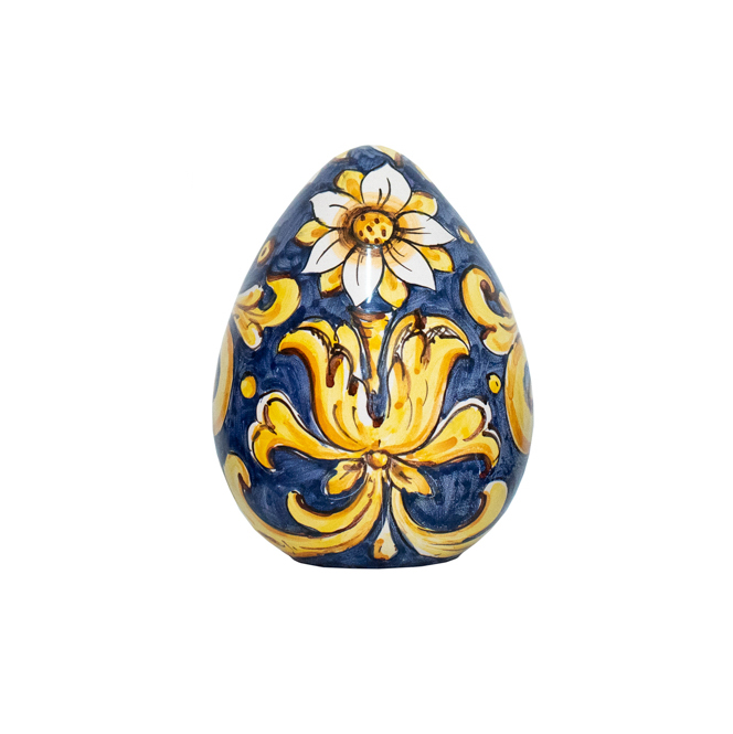Uovo decoro ornato e fiore