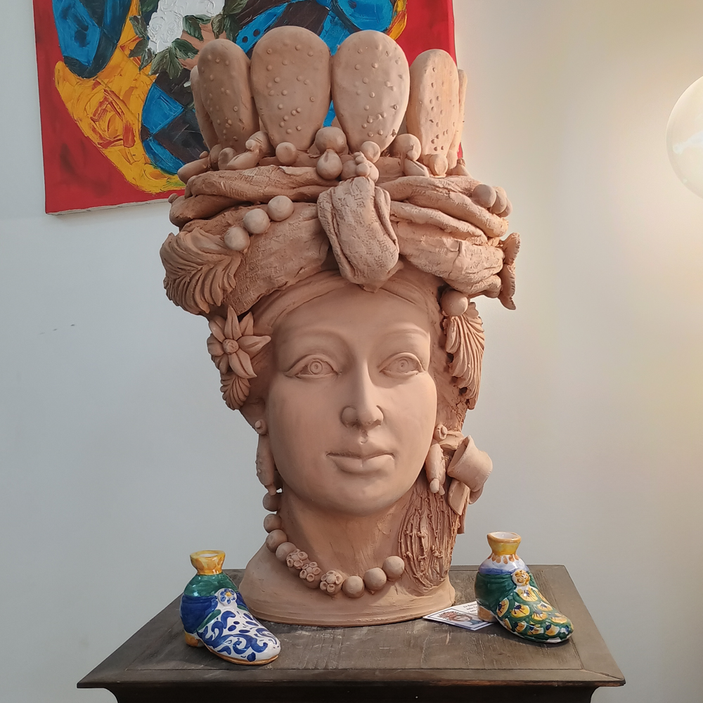 Testa di Moro Donna in Terracotta Fatta a Mano con Fichi D'india