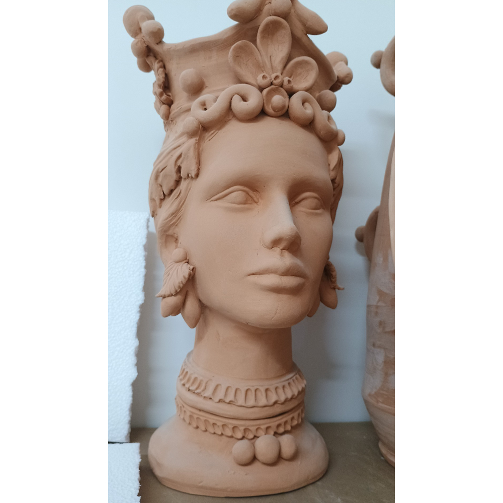 Testa di Moro Donna in Terracotta Fatta a Mano con Corona e applicazioni